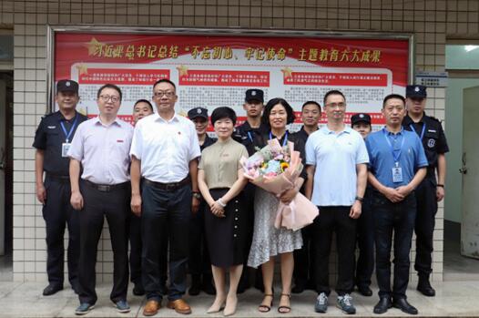 校领导带队走访慰问教职工代表