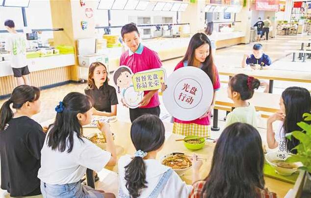 重庆多所高校频出新招倡导学生节约粮食 只要“光盘”就能换积分抵餐费